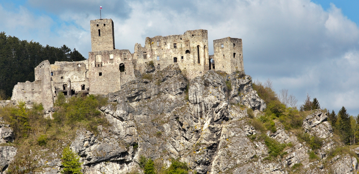 Zamek Strecno góruje nad zakolem Wagu. /fot.Mieczysław Pawłowicz