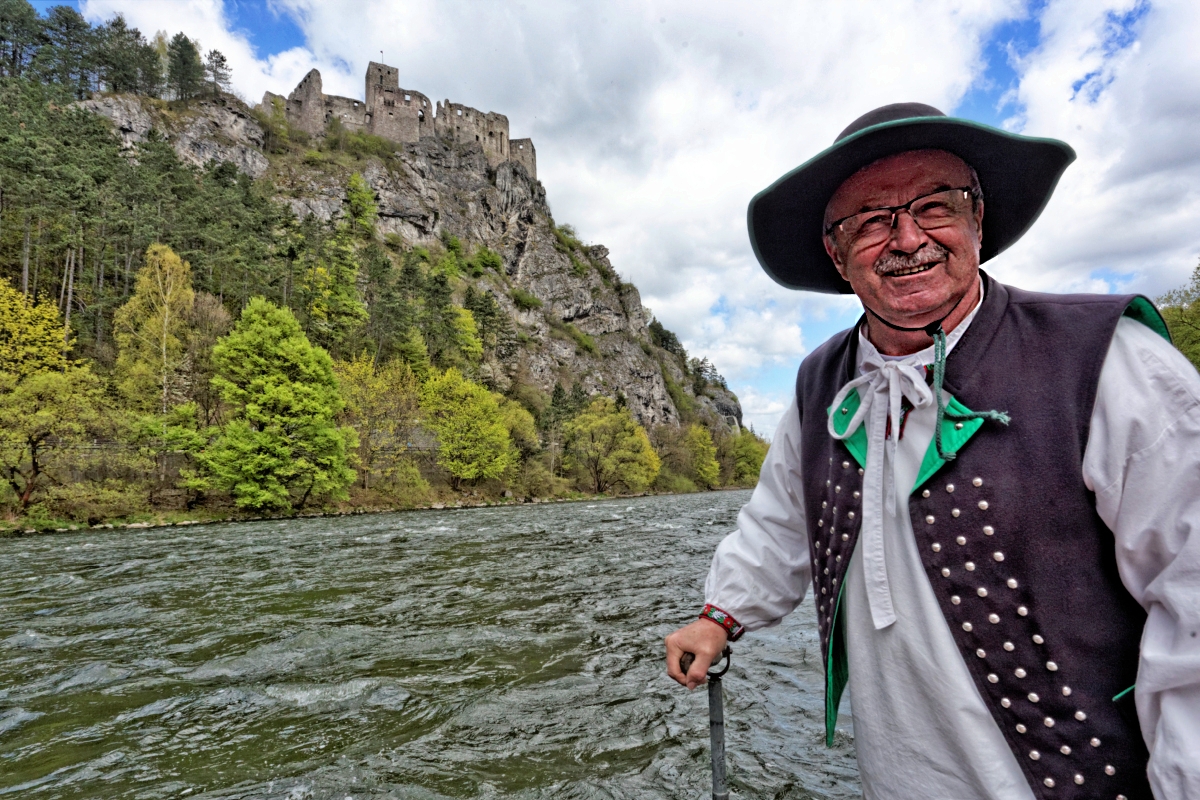 Spływy Wagiem odbywają się po najpiękniejszej, meandrującej części rzeki./fot. Mieczysław Pawłowicz