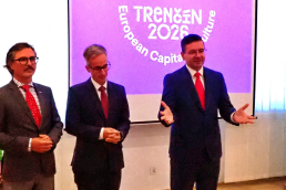 Panowie Martin Pavlik, Slovakia Travel, Martin Cimerman, Zastępca Ambasadora Republiki Słowackiej oraz Adrian Kromka, Słowacki Instytut Kultury otworzyli konferencję prasową Trenczyna./fot. Mieczysław Pawłowicz